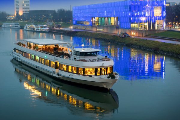 Italienischer Abend am Schiff